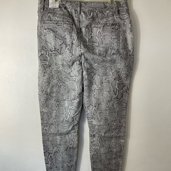 WHBM Curvy-Fit Sculpt High-Rise Snake-Print Skinny Ankle Jeans Sz 12L - Picture 3 of 5